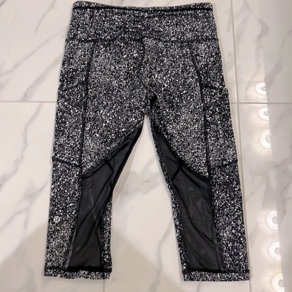 Lululemon Athletica Outrun 17" Crop Splatter White Black / Black Women’s Size 6 - Picture 6 of 15